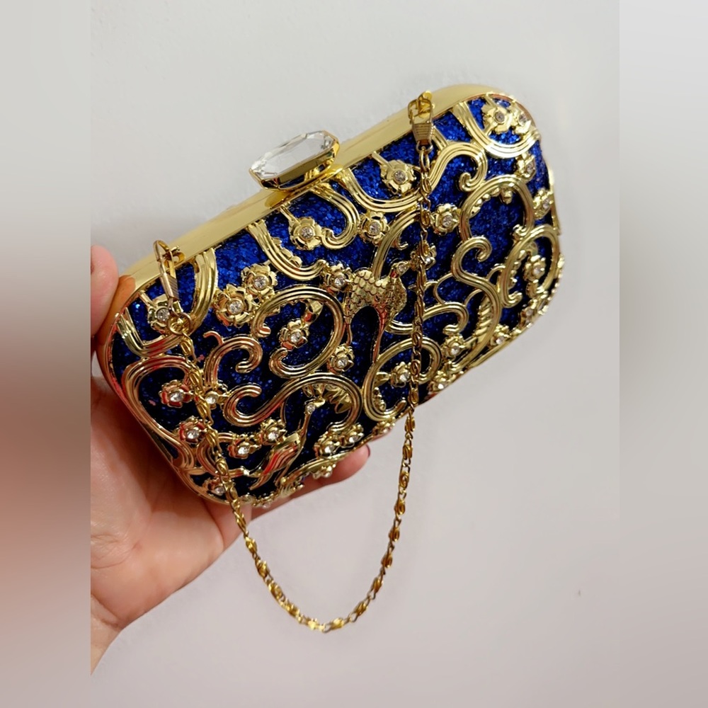 NWOT LUXURY Fawziya Jewel Bird Clutch.. UNIQUE..SOLD OUT, 7.5” x 5” ✅ - Picture 5 of 7